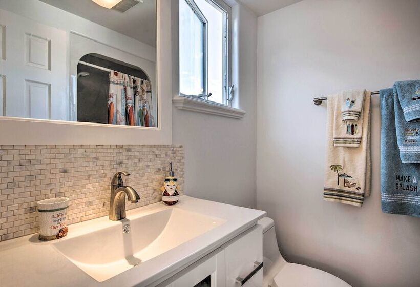 Catalina Island Home: Walk To Main Street Beach!