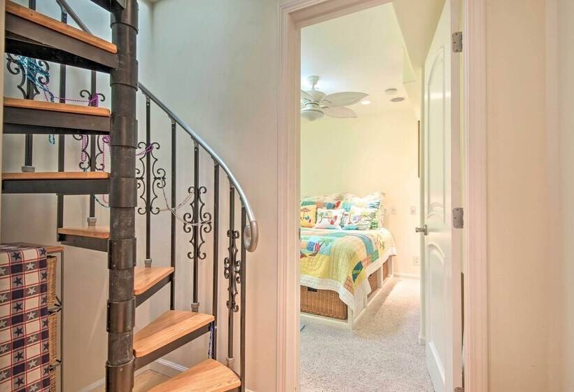 Catalina Island Home: Walk To Main Street Beach!