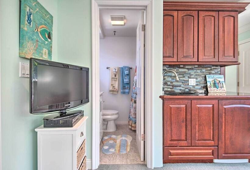 Catalina Island Home: Walk To Main Street Beach!