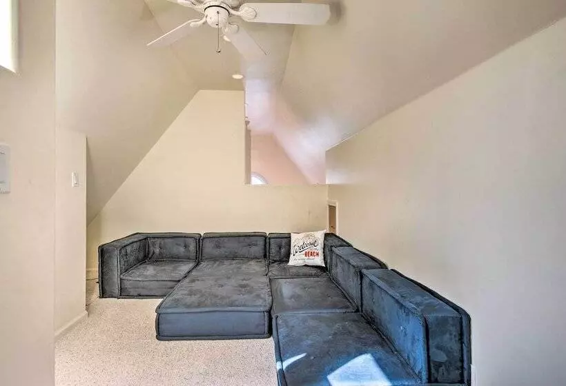 Catalina Island Home: Walk To Main Street Beach!