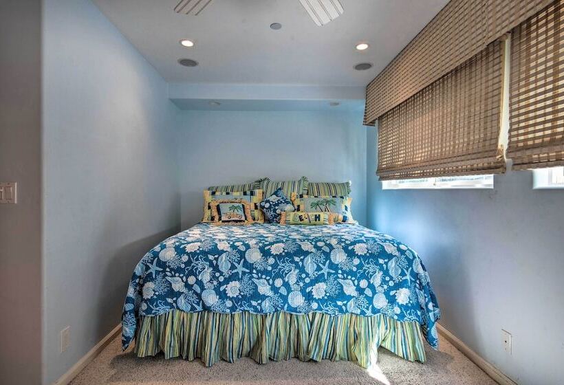 Catalina Island Home: Walk To Main Street Beach!