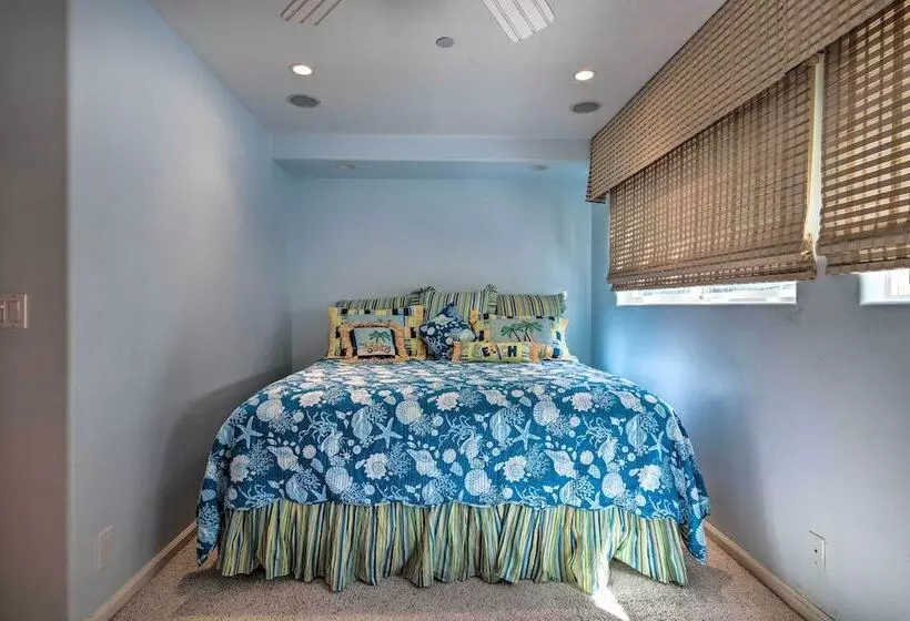 Catalina Island Home: Walk To Main Street Beach!