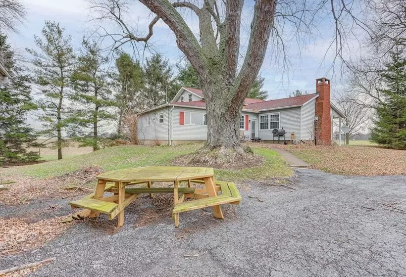 Central & Private Milan Home ~ 10 Mi To Sandusky!