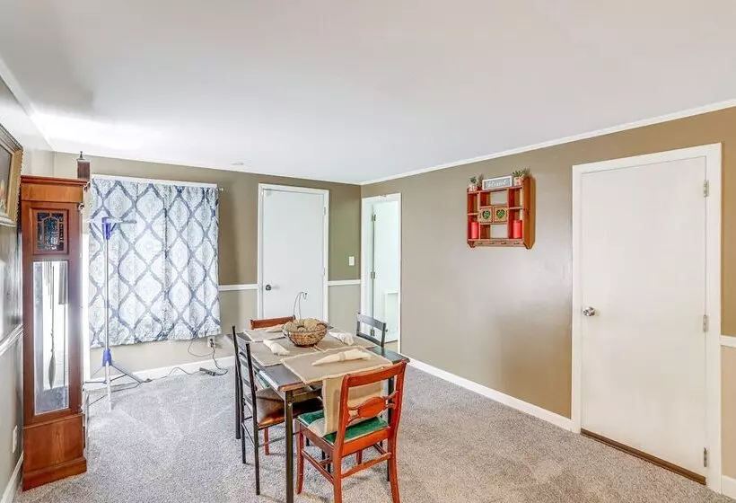 Central & Private Milan Home ~ 10 Mi To Sandusky!