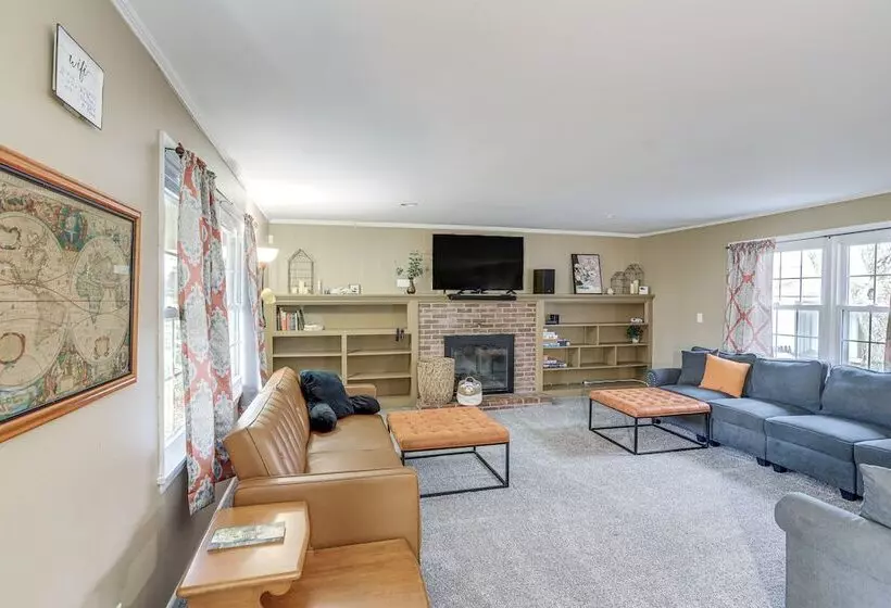 Central & Private Milan Home ~ 10 Mi To Sandusky!