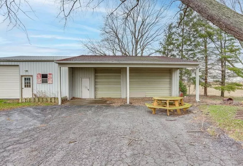 Central & Private Milan Home ~ 10 Mi To Sandusky!