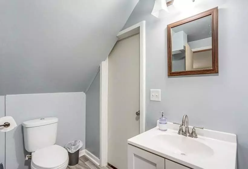 Central & Private Milan Home ~ 10 Mi To Sandusky!