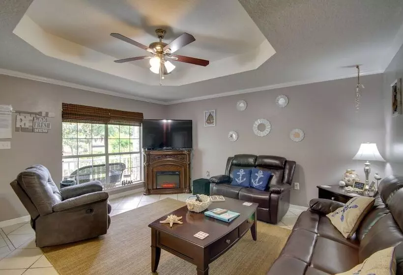 Charming Family Cottage Near Pass Christian Beach!