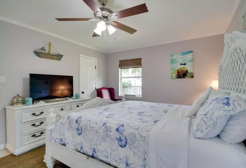 Charming Family Cottage Near Pass Christian Beach!