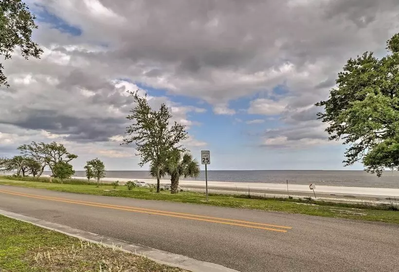 Charming Family Cottage Near Pass Christian Beach!