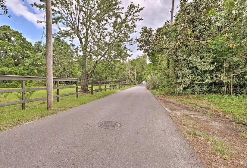 Charming Family Cottage Near Pass Christian Beach!