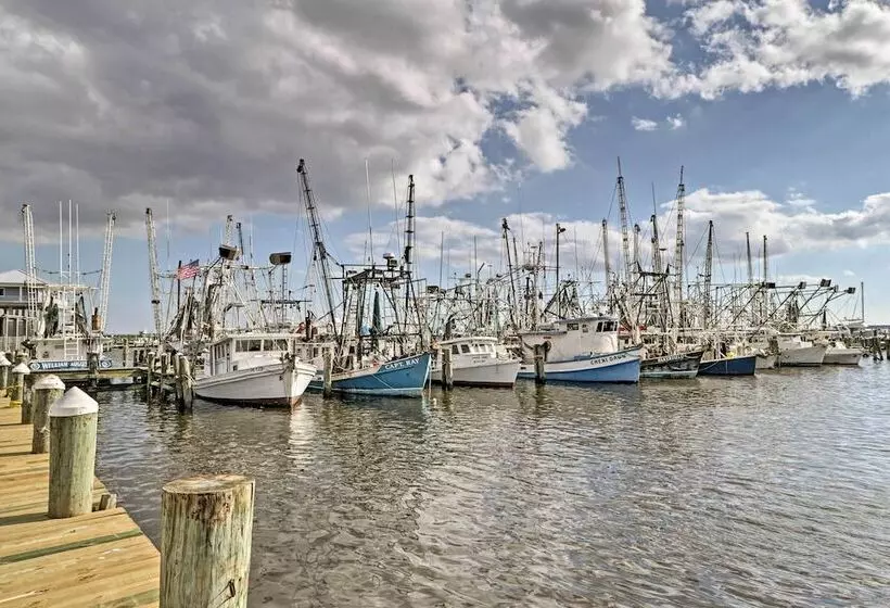 Charming Family Cottage Near Pass Christian Beach!