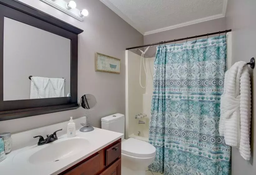 Charming Family Cottage Near Pass Christian Beach!