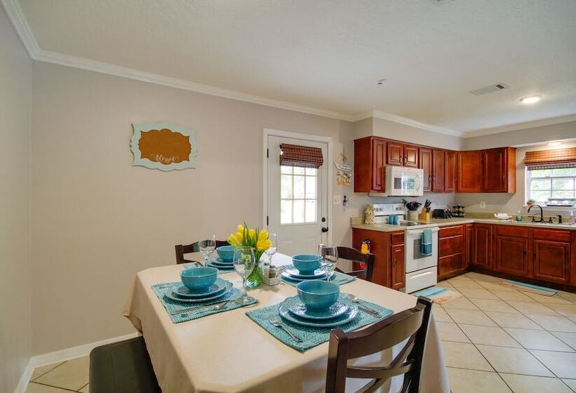 Charming Family Cottage Near Pass Christian Beach!