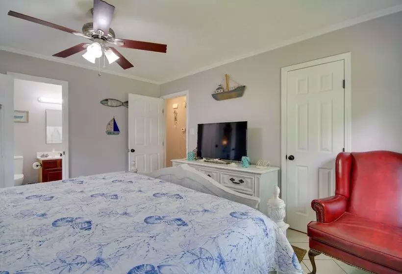 Charming Family Cottage Near Pass Christian Beach!