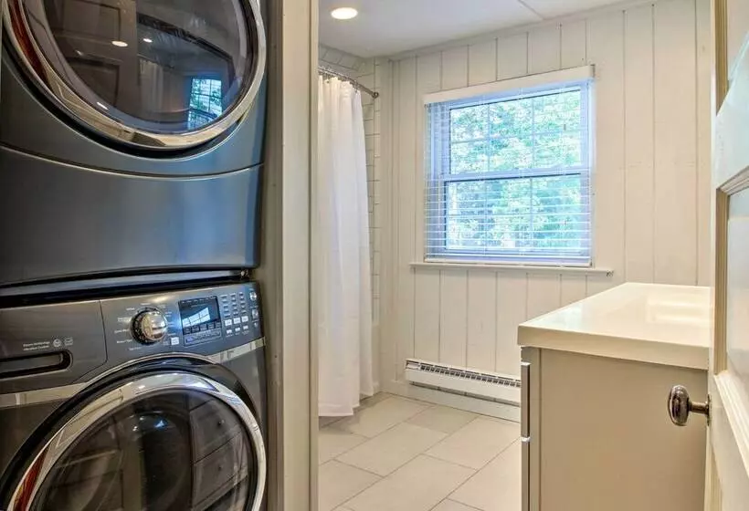 Charming Pine Point Cottage   2 Blocks To Ocean!