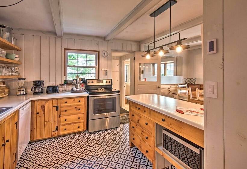 Charming Pine Point Cottage 2 Blocks To Ocean!