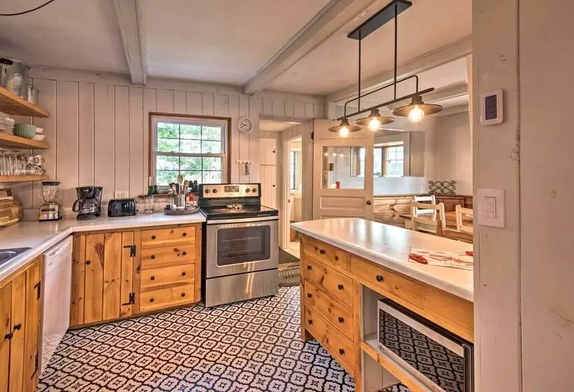 Charming Pine Point Cottage   2 Blocks To Ocean!