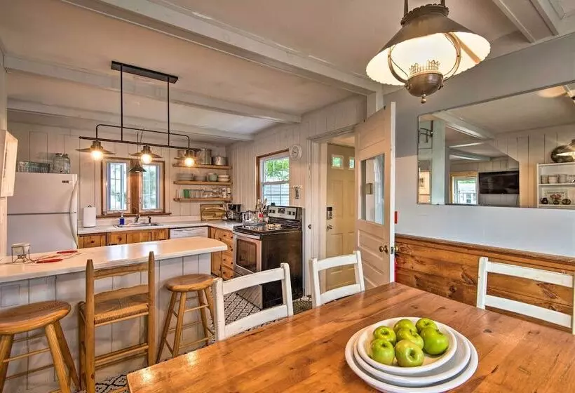 Charming Pine Point Cottage   2 Blocks To Ocean!