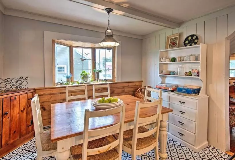 Charming Pine Point Cottage   2 Blocks To Ocean!