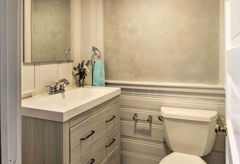 Charming Pine Point Cottage 2 Blocks To Ocean!