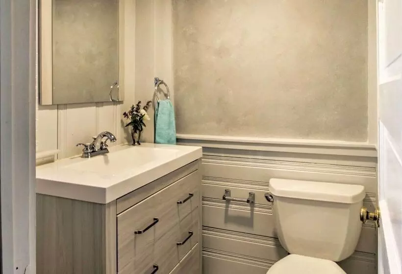 Charming Pine Point Cottage   2 Blocks To Ocean!