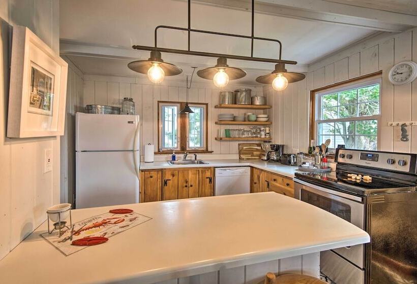 Charming Pine Point Cottage 2 Blocks To Ocean!