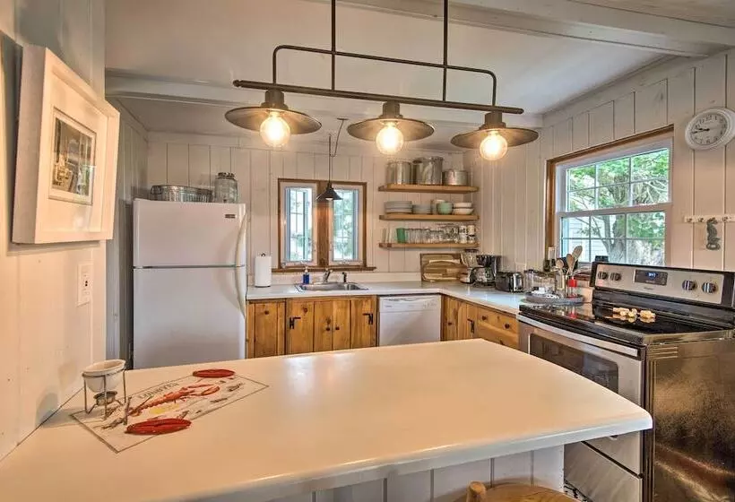 Charming Pine Point Cottage   2 Blocks To Ocean!