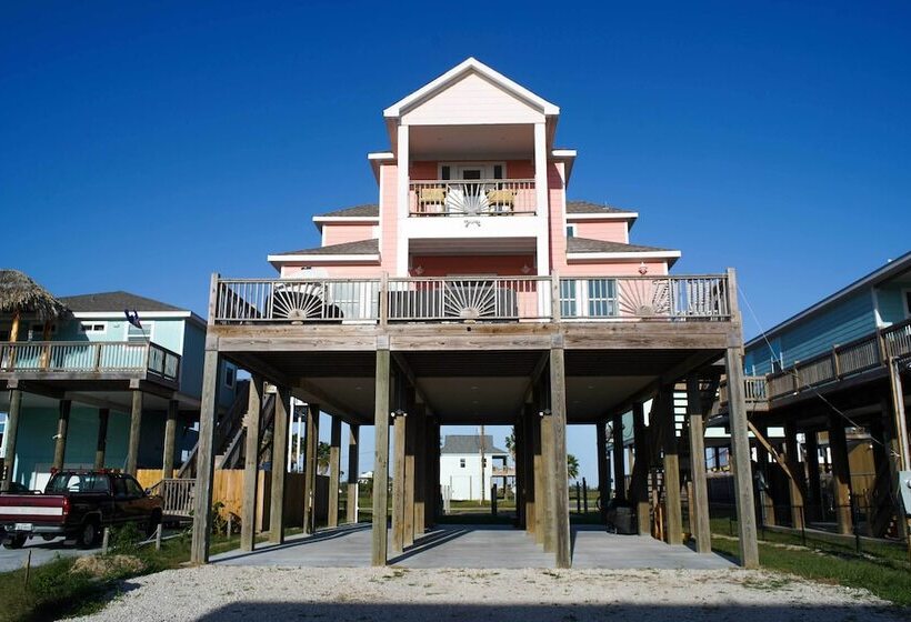 Walk To Beach: Chic Crystal Beach Escape W/ Deck!