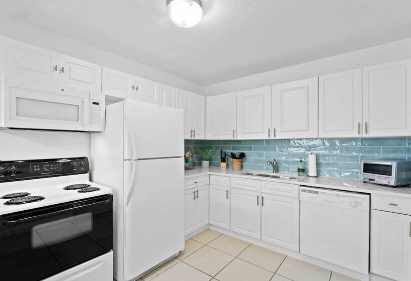 Chic Ocean Oasis W/ Heated Pool, 2 Blocks To Beach