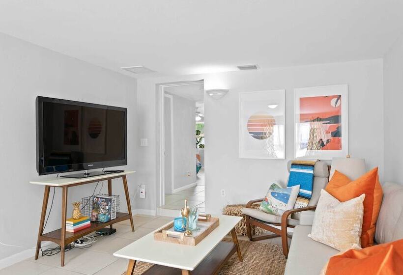 Chic Ocean Oasis W/ Heated Pool, 2 Blocks To Beach