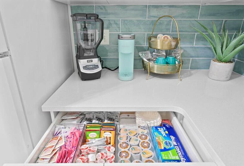 Chic Ocean Oasis W/ Heated Pool, 2 Blocks To Beach