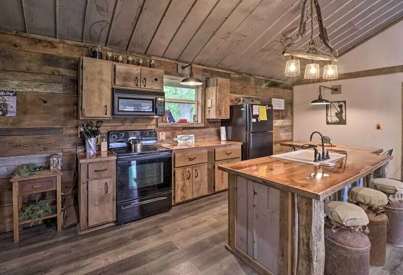 Cj S Crooked Hideaway    Secluded Retreat!