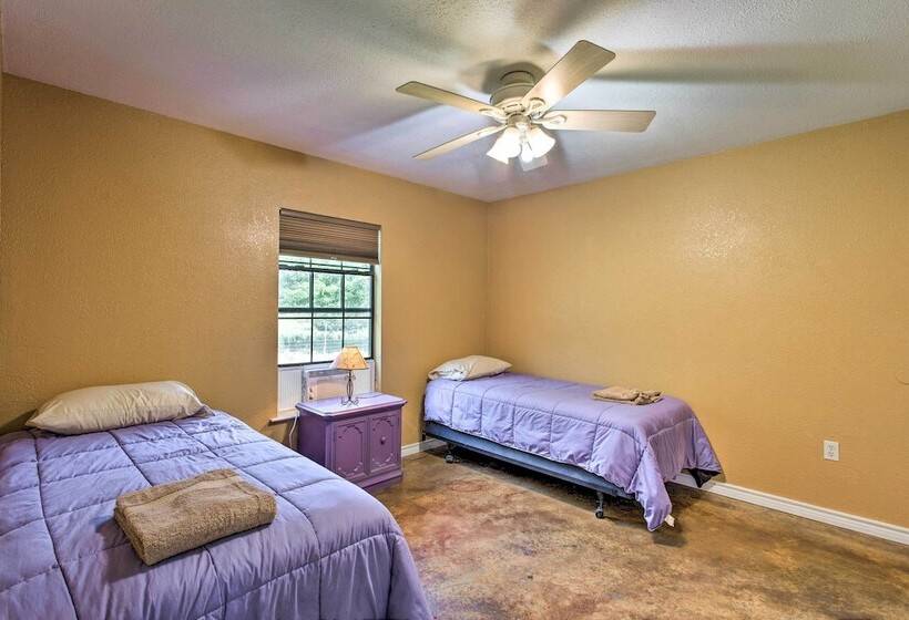 Texas Countryside Retreat On 130 Acres!