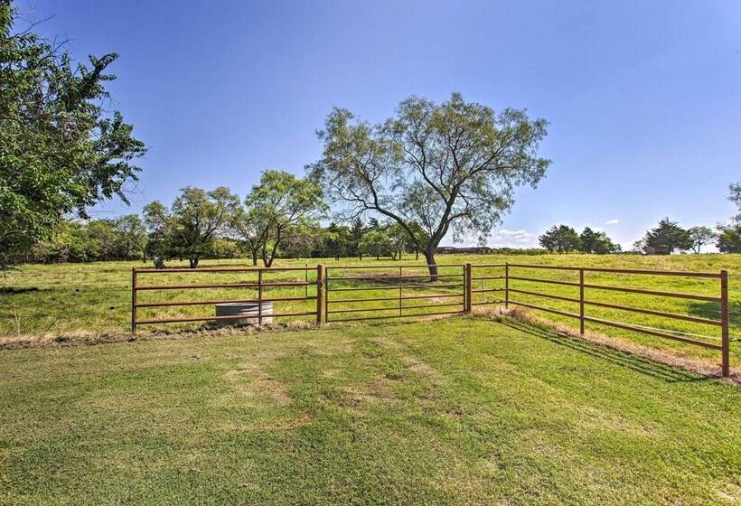 Texas Countryside Retreat On 130 Acres!
