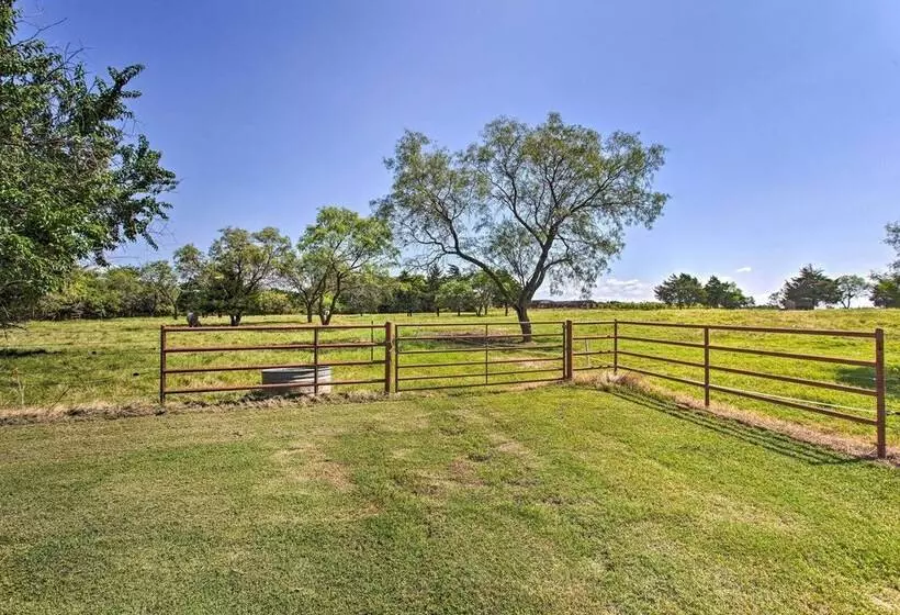 Texas Countryside Retreat On 130 Acres!