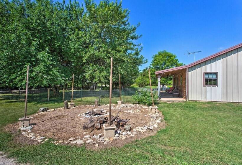 Texas Countryside Retreat On 130 Acres!