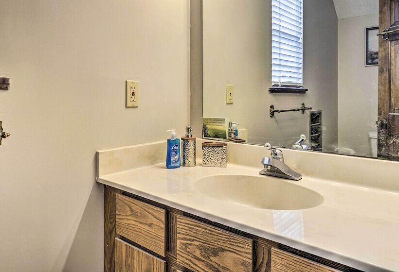 Cozy Burnsville Cabin W/ Deck & Mountain Views