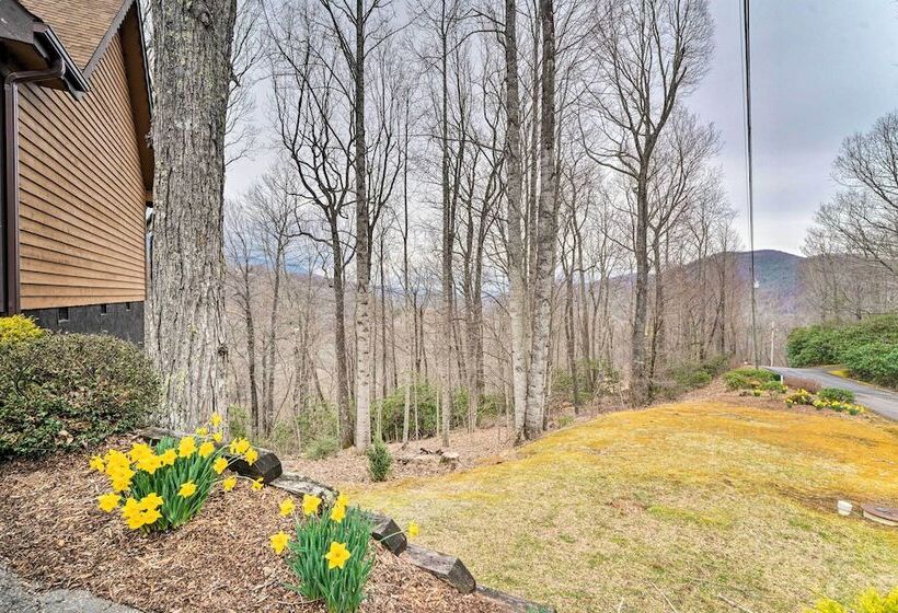 Cozy Burnsville Cabin W/ Deck & Mountain Views