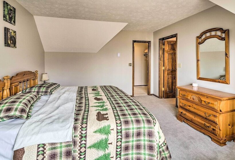 Cozy Burnsville Cabin W/ Deck & Mountain Views