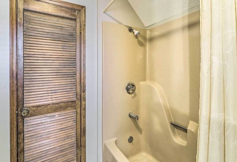 Cozy Burnsville Cabin W/ Deck & Mountain Views