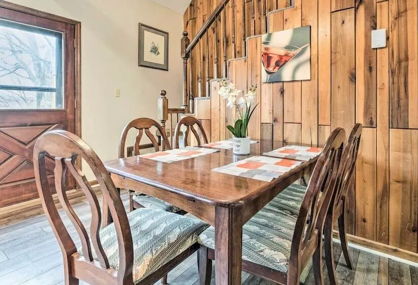 Cozy Burnsville Cabin W/ Deck & Mountain Views