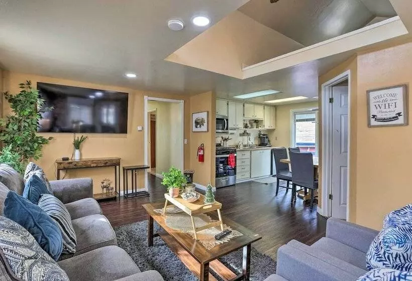 Cozy Cabin W/ Deck  Near Lake Arrowhead!