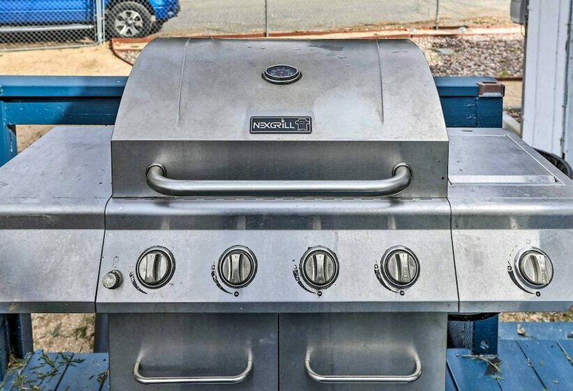 Cozy Cabin W/ Deck Near Lake Arrowhead!