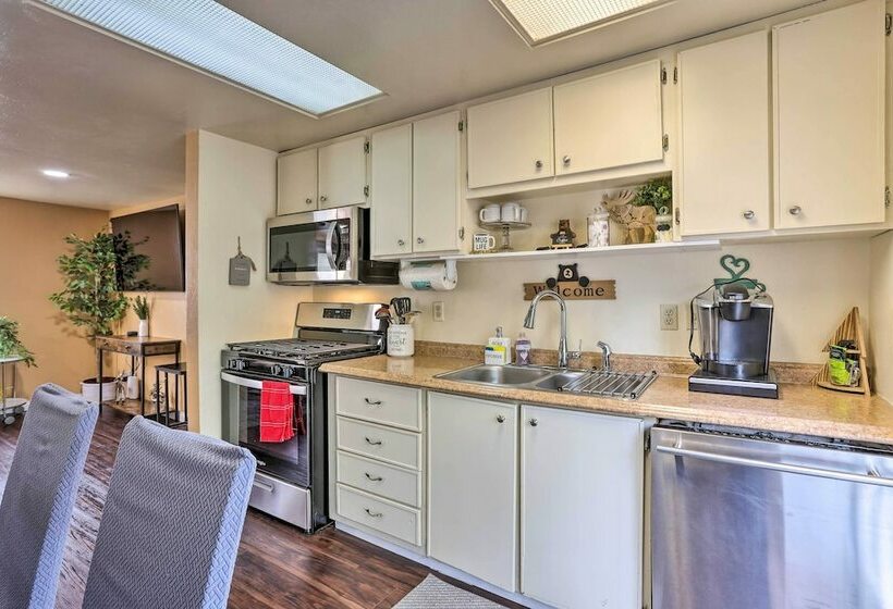 Cozy Cabin W/ Deck Near Lake Arrowhead!