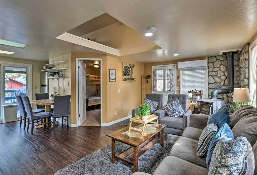 Cozy Cabin W/ Deck Near Lake Arrowhead!