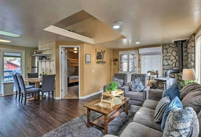 Cozy Cabin W/ Deck  Near Lake Arrowhead!