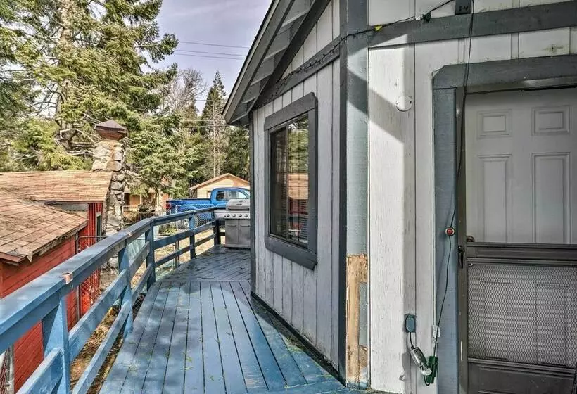 Cozy Cabin W/ Deck  Near Lake Arrowhead!