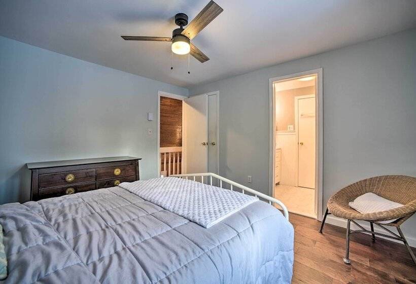 Cozy Retreat W/ Hot Tub, On Sleepy Hollow Lake!