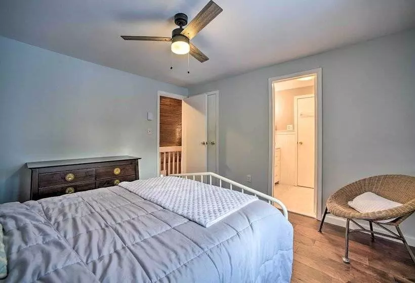 Cozy Retreat W/ Hot Tub, On Sleepy Hollow Lake!